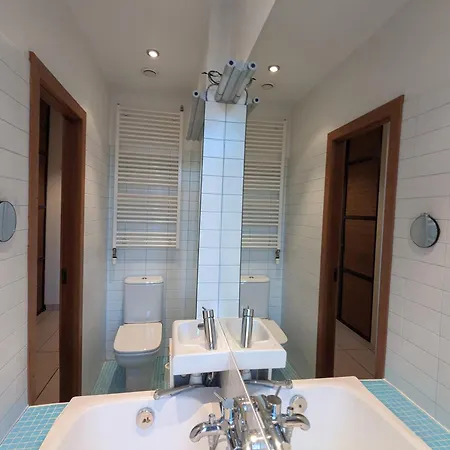 Apartment Midcentury Modern, Quiet, 40m With Bath