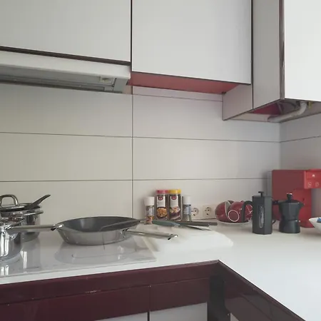 Midcentury Modern, Quiet, 40m With Bath Διαμέρισμα