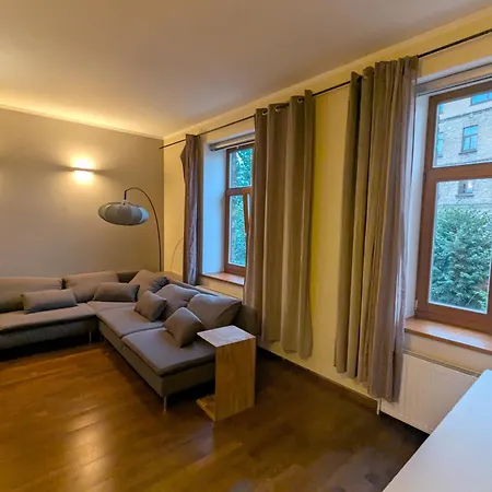 Midcentury Modern, Quiet, 40m With Bath *