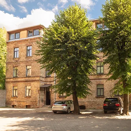 Apartment Midcentury Modern, Quiet, 40m With Bath *