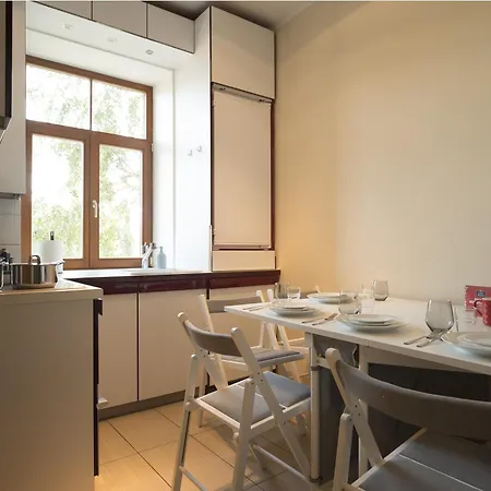 Midcentury Modern, Quiet, 40m With Bath شقة ريغا